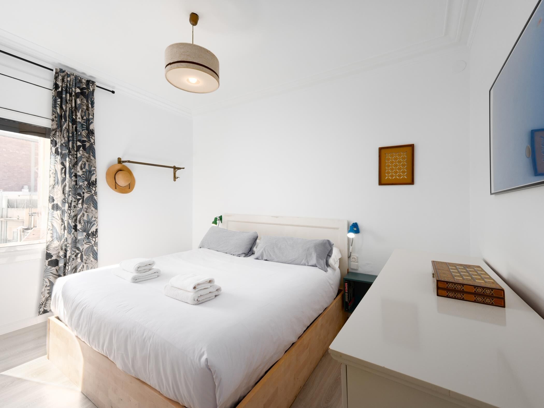 2 habitaciones, tabla de planchar con plancha, wifi y ropa de cama 