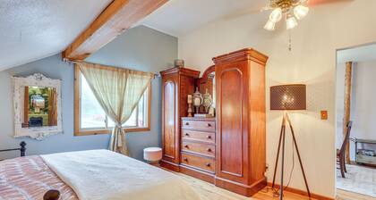 Walk to Ren Fest: Larkspur Farmhouse Hideaway