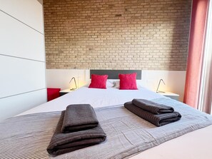 2 habitaciones, tabla de planchar con plancha y internet 