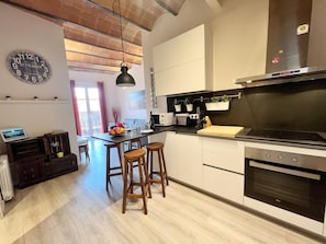 Fridge, microwave, oven, coffee/tea maker