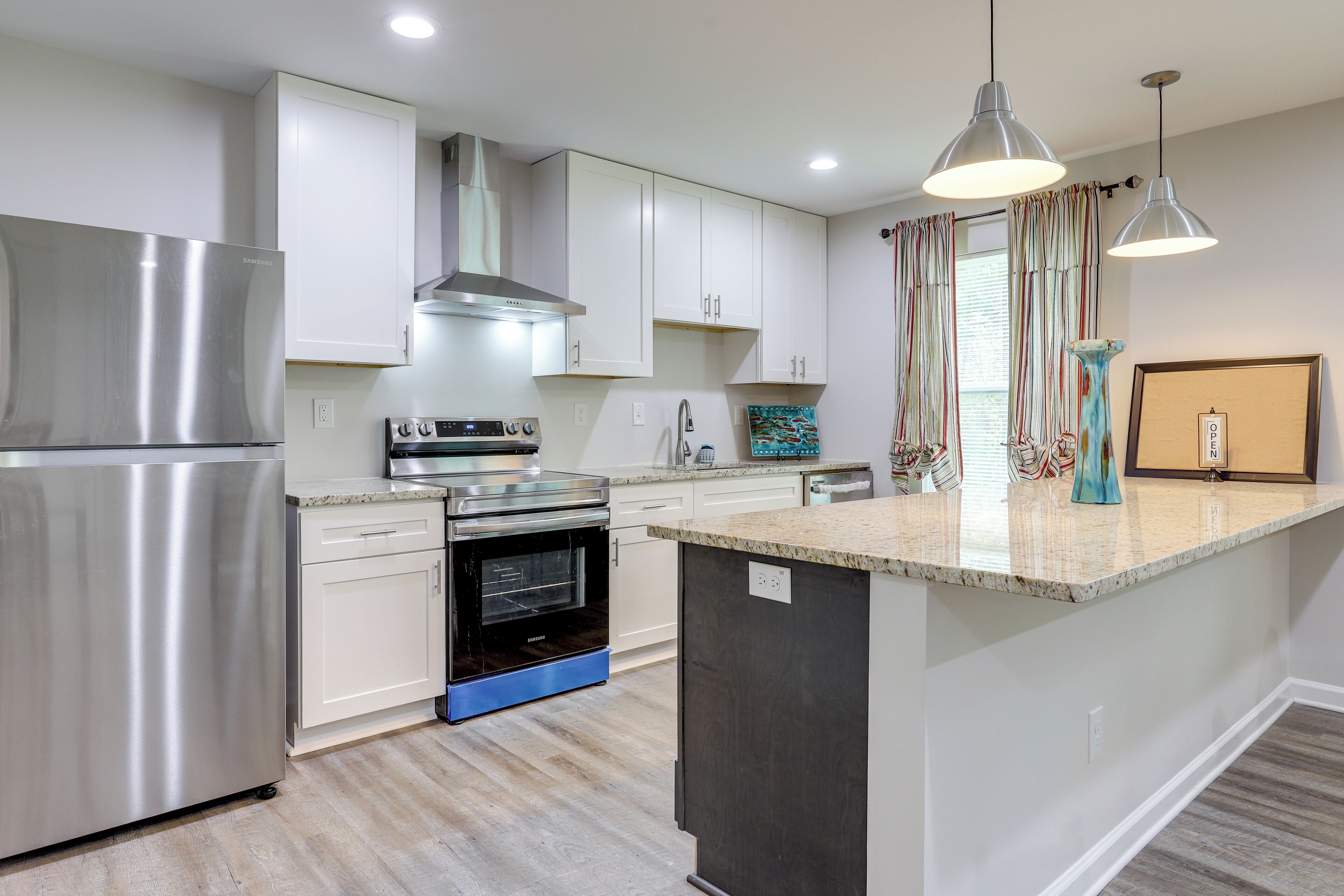 Fridge, oven, stovetop, dishwasher