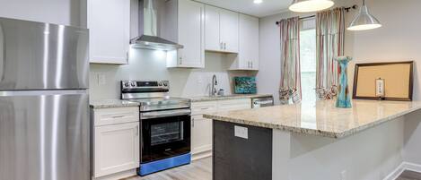 Fridge, oven, stovetop, dishwasher