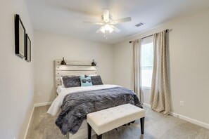 2 bedrooms, WiFi, bed sheets - 7 Mi to Trilith Studios: Atlanta Area Business Hub (Fayetteville)