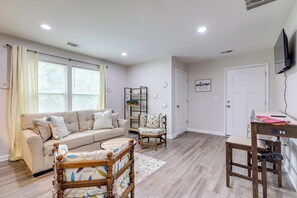 TV - 7 Mi to Trilith Studios: Atlanta Area Business Hub (Fayetteville)
