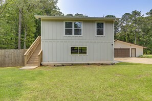 Exterior - 7 Mi to Trilith Studios: Atlanta Area Business Hub (Fayetteville)