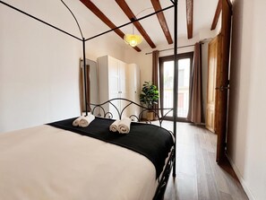 1 chambre, fer et planche à repasser, accès Internet, draps fournis