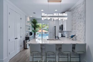 Fridge, microwave, oven, stovetop - Salty Turtle l Pool l Walk to Beach (St. Augustine)