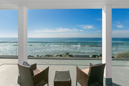 Luxury Beachfront House and Guest House in Oceanside – 5BR/5BA – Private Beach, Fire Pit, Walk to Pier