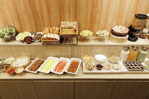 Daily buffet breakfast for a fee - HOTEL AMANEK Asakusa Sakurabashi (Tokyo)