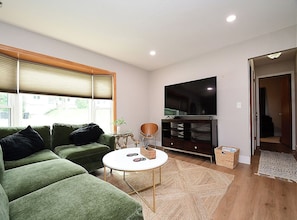 Smart TV, books, stereo