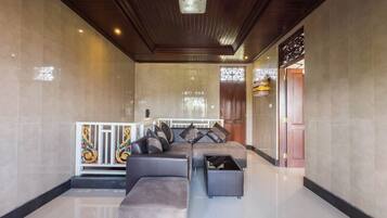 Deluxe Room | Living area