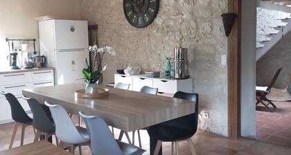 Renovated country house large intimate fenced park private swimming pool jacuzzi