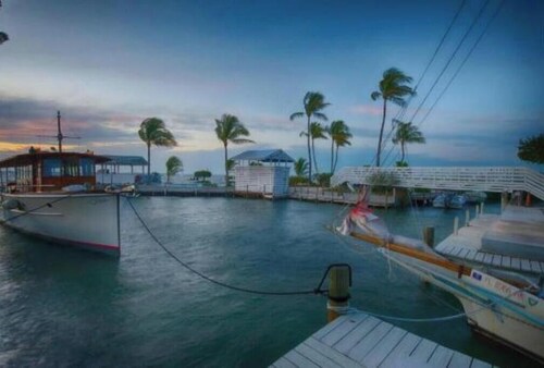 Jacuzzi Retreat W/ Garden View @Islamorada - Wild Water Suite