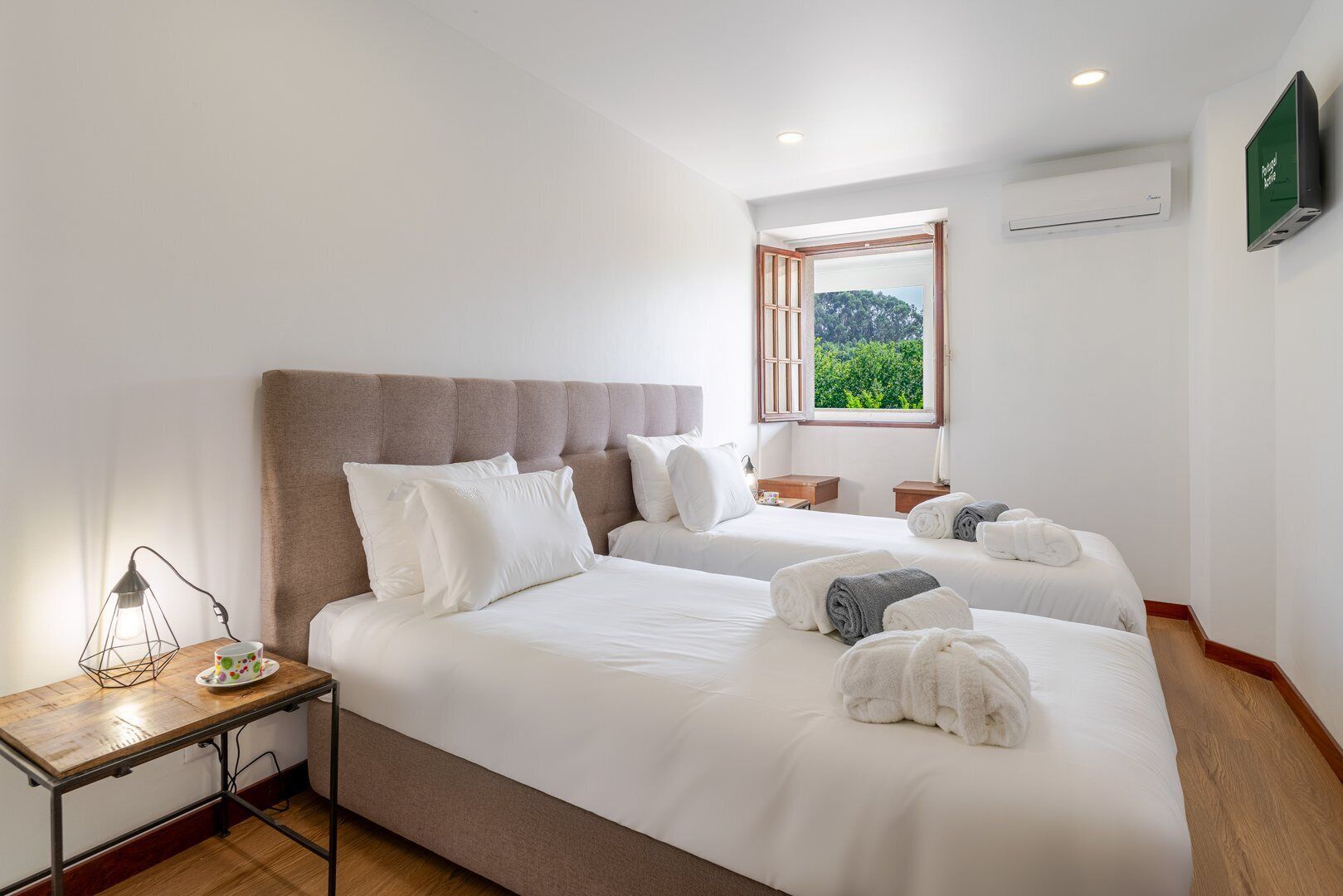 5 sovrum, skrivbord, strykjärn/strykbräda och internet