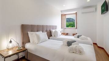 5 間睡房、書桌、熨斗/熨衫板、上網