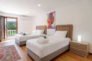 5 chambres, bureau, fer et planche à repasser, accès Internet