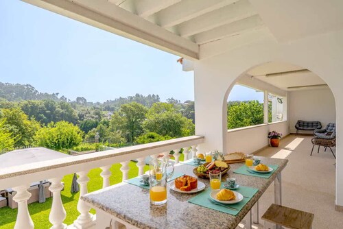 Calejo House – Pool & Sports & Grill Retreat