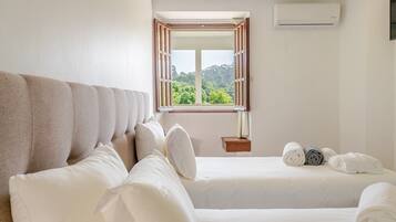 5 soverom, skrivebord, strykejern/-brett og internettilgang