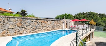Calejo House – Pool & Sports & Grill Retreat