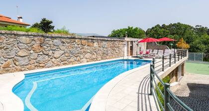 Calejo House â Pool & Sports & Grill Retreat