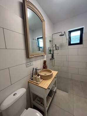 Dusche, Haartrockner, Handtücher, Seife