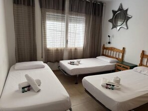 2 室のベッドルーム、アイロン / アイロン台