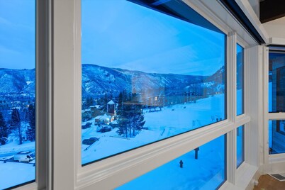 New Rental! Incredible Views Of Aspen. On Aspen Mtn Ski Trail. Outdoor Pool, AC On Upper Level