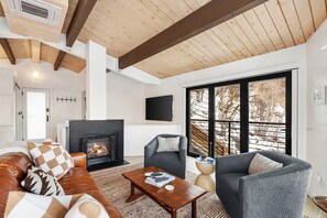 TV, fireplace, stereo - Pardon the Progress! Construction Nearby - Discounts Applied (Aspen)