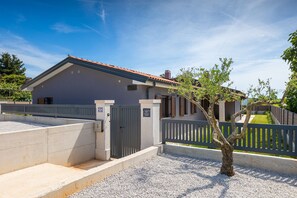 Property grounds - Villa Eni (Istria - Žminj) (Žminj)