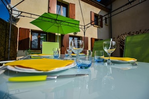 Outdoor dining - House in Périgord near Medieval Villages (Prats du Périgord)