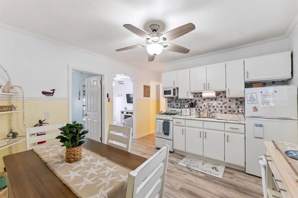 Fridge, oven, coffee/tea maker, blender