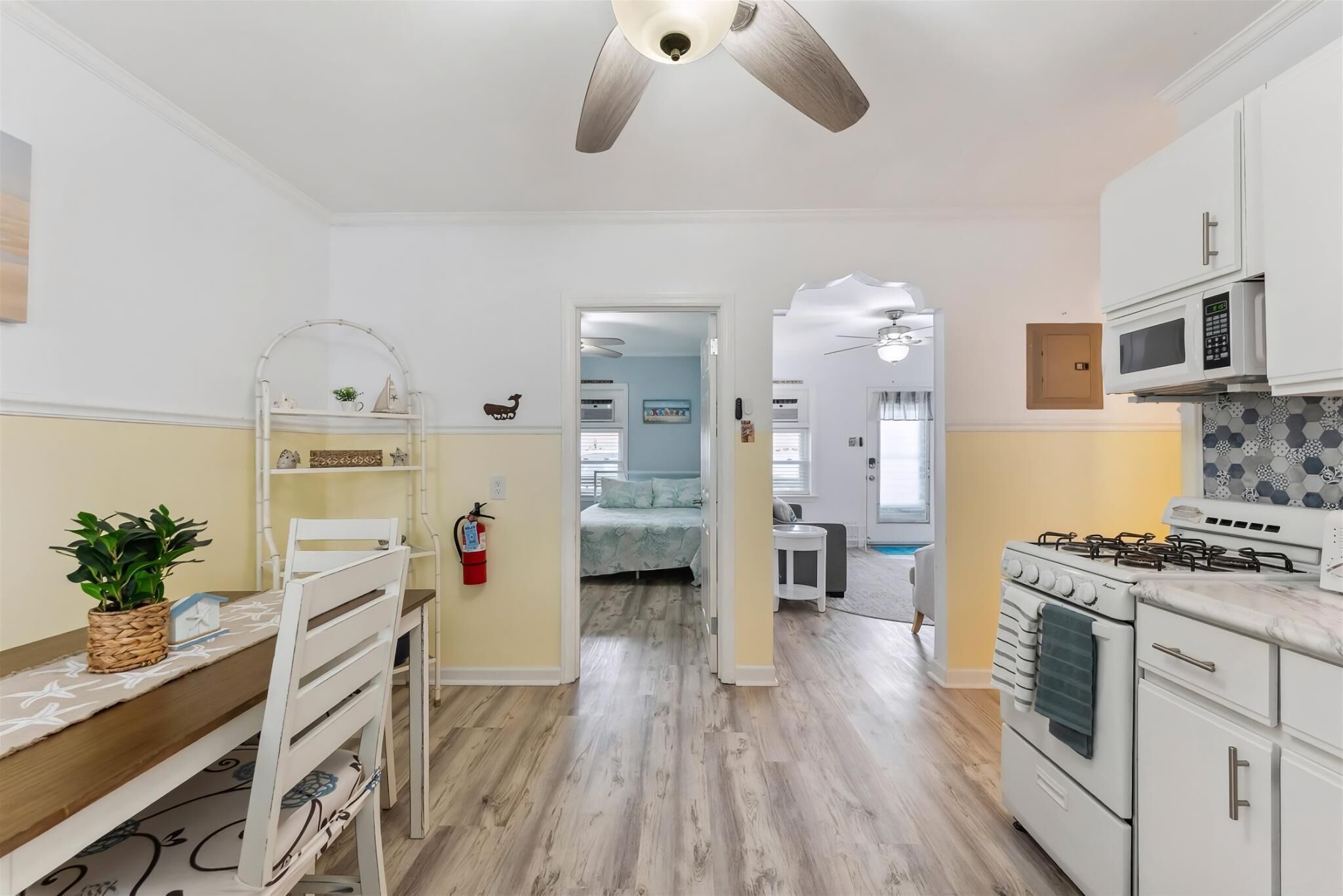 Fridge, oven, coffee/tea maker, blender