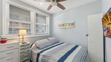 2 bedrooms, iron/ironing board, free WiFi