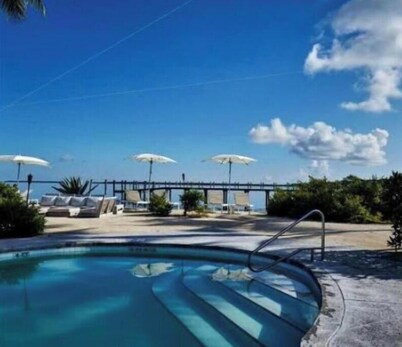 Garden View Suite w/ Balcony & Seating Area @Islamorada - Sweet Mango Suite