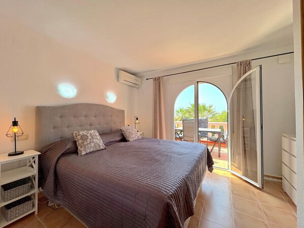 2 chambres, fer et planche à repasser, accès au Wi-Fi (inclus)