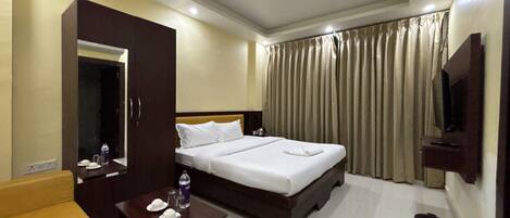 Luxury Room | Free WiFi, bed sheets