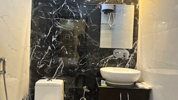 Amenidades de baño gratuitas, toallas, jabón, shampoo
