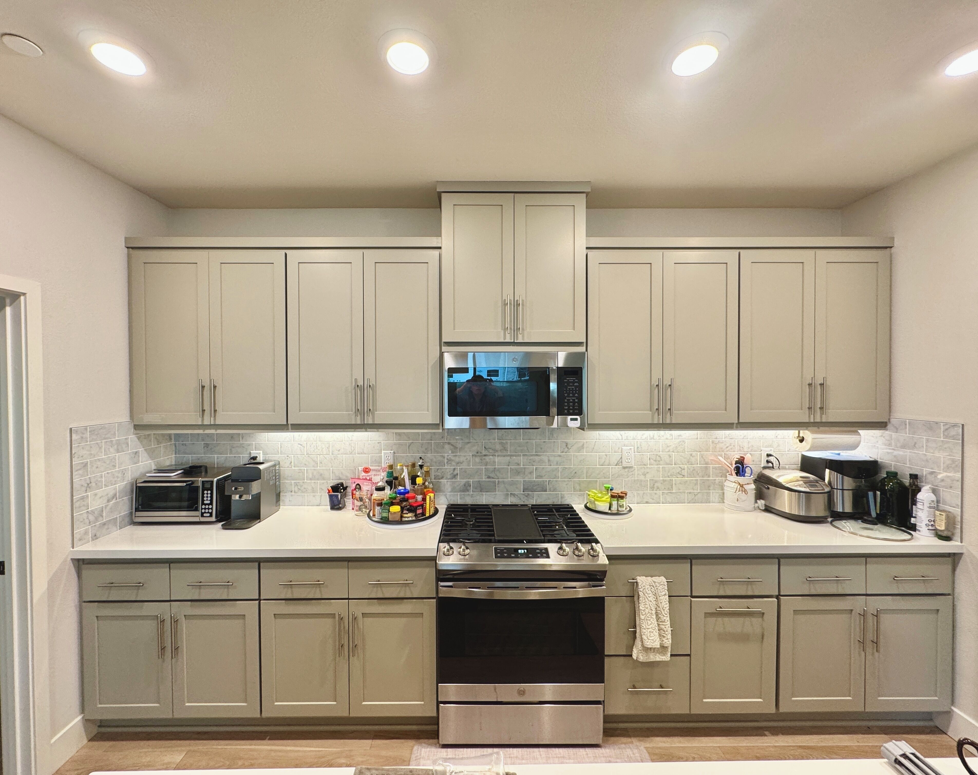 Micro-ondes, four, plaque de cuisson, lave-vaisselle