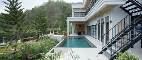 ด้านหน้าที่พัก