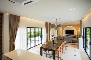 Vila família, 4 quartos, sacada, vista para a colina | Cozinha privada