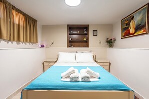 1 bedroom, desk, soundproofing, iron/ironing board