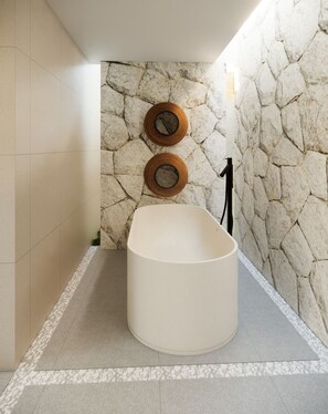 Deluxe Villa | Bathroom