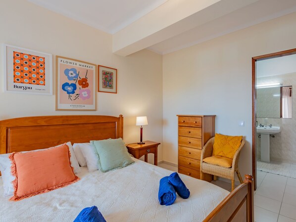 2 chambres, bureau, accès Internet