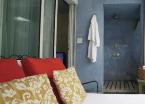 WiFi, bed sheets