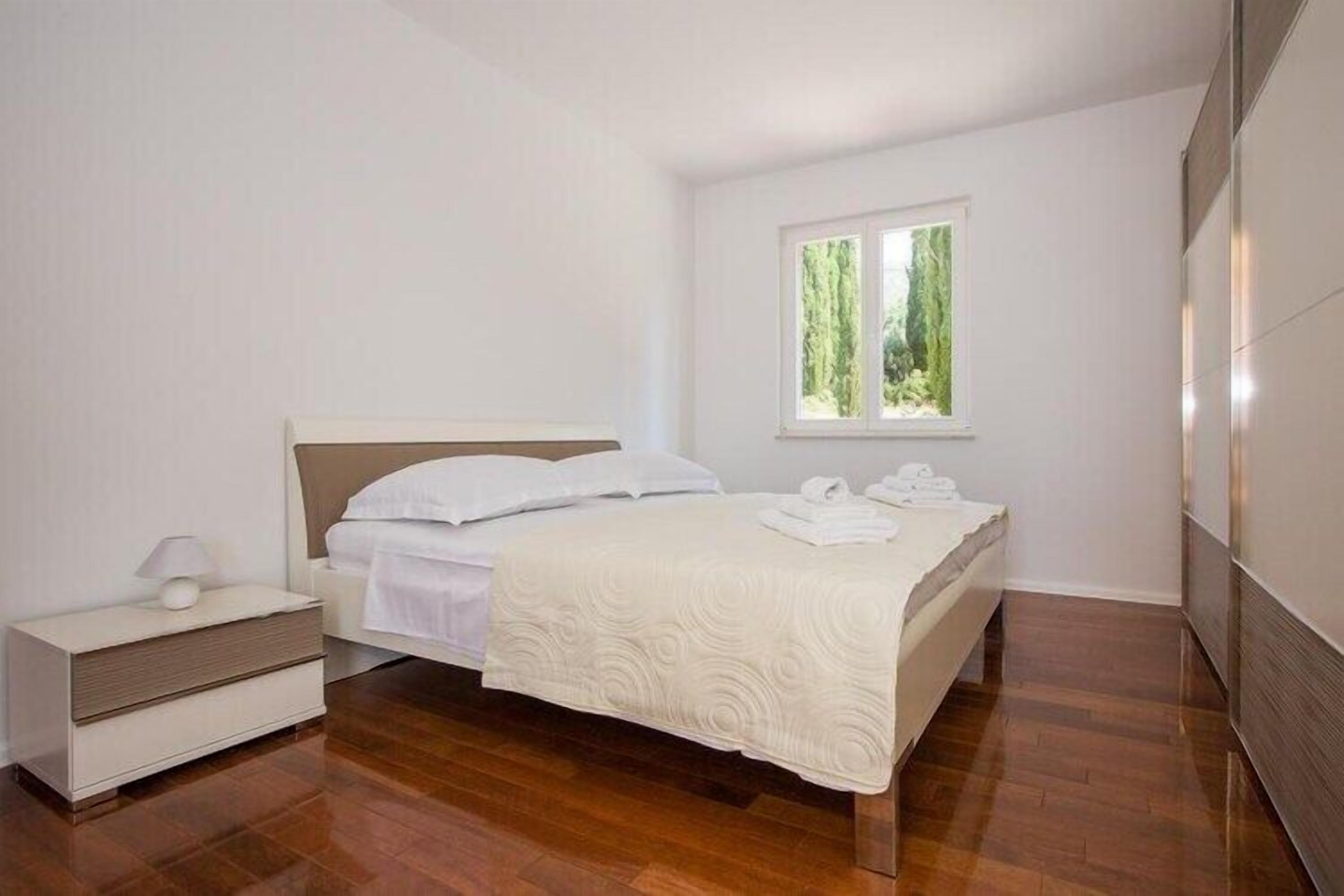 Iron/ironing board, free WiFi