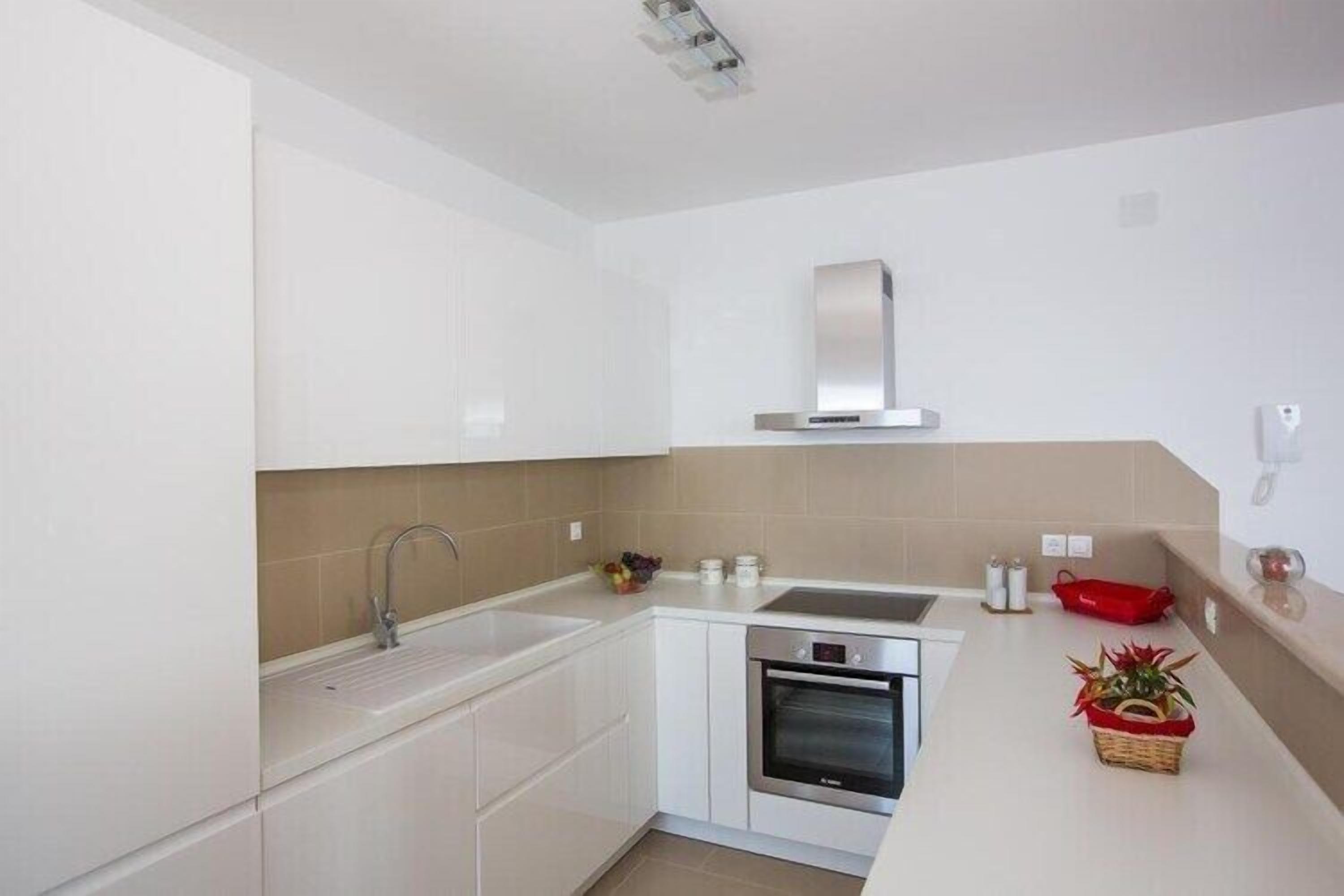 Frigorífic, microones, forn i placa de cuina 