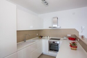 Frigorífic, microones, forn i placa de cuina 