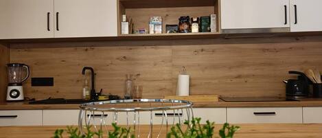 Kühlschrank, Ofen, Herdplatte, Geschirrspüler