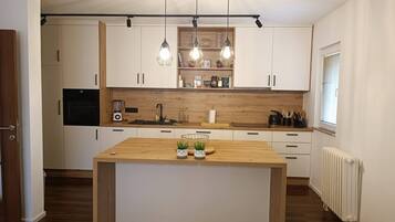 Réfrigérateur, four, plaque de cuisson, lave-vaisselle