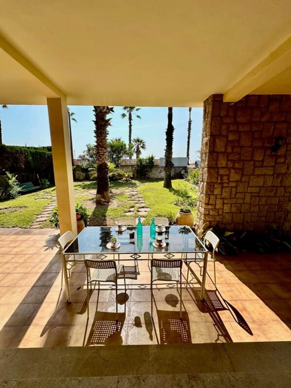 Outdoor dining